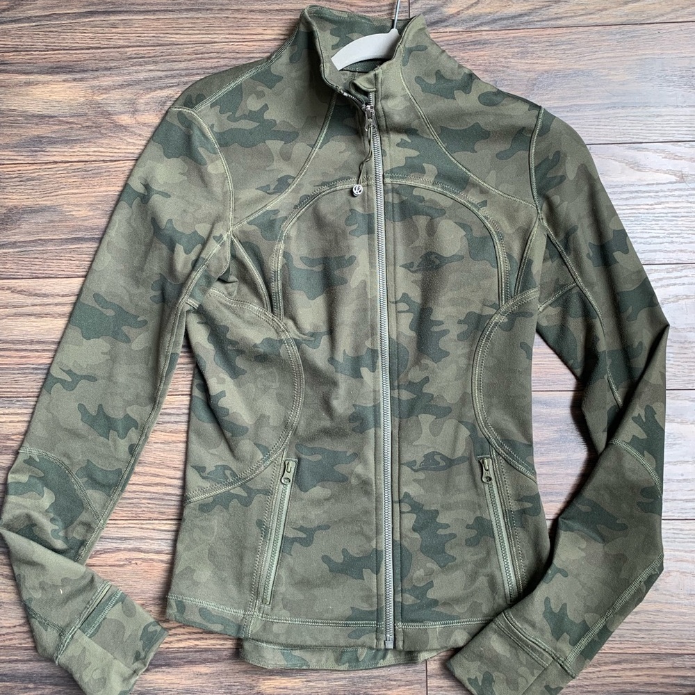 Lululemon Army green Savasana forme camo jacket!